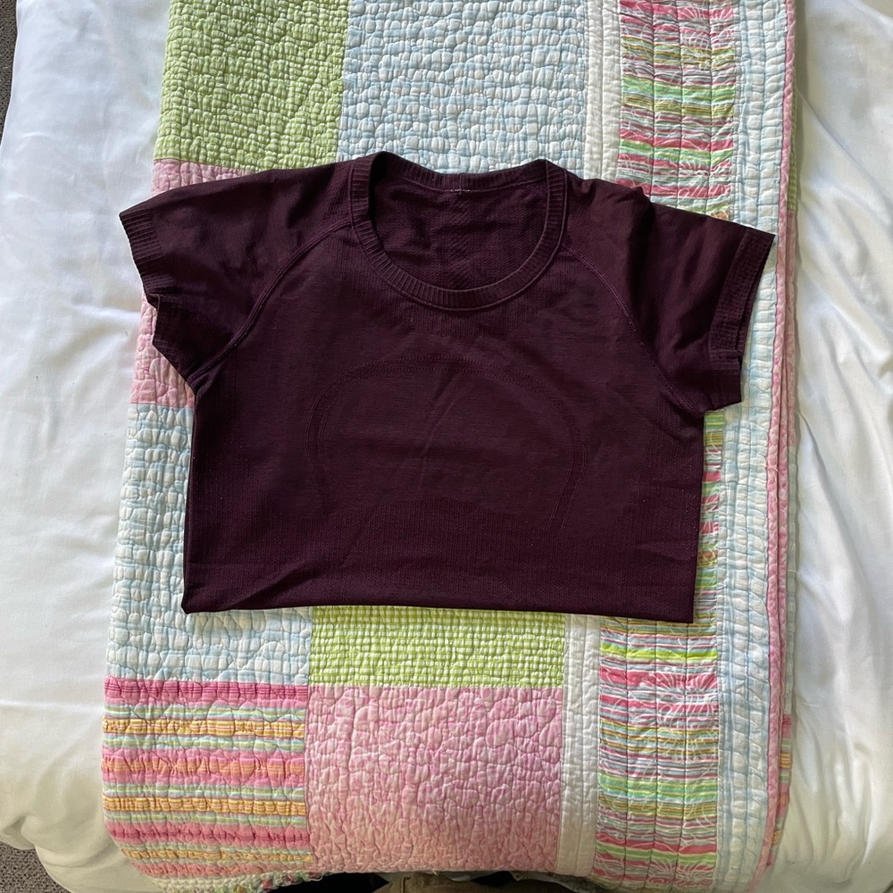 Lululemon Swifty Tech Short Sleeve Size 6 - Purple